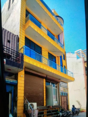 OYO HOME 83203 The Resident, Sector 8